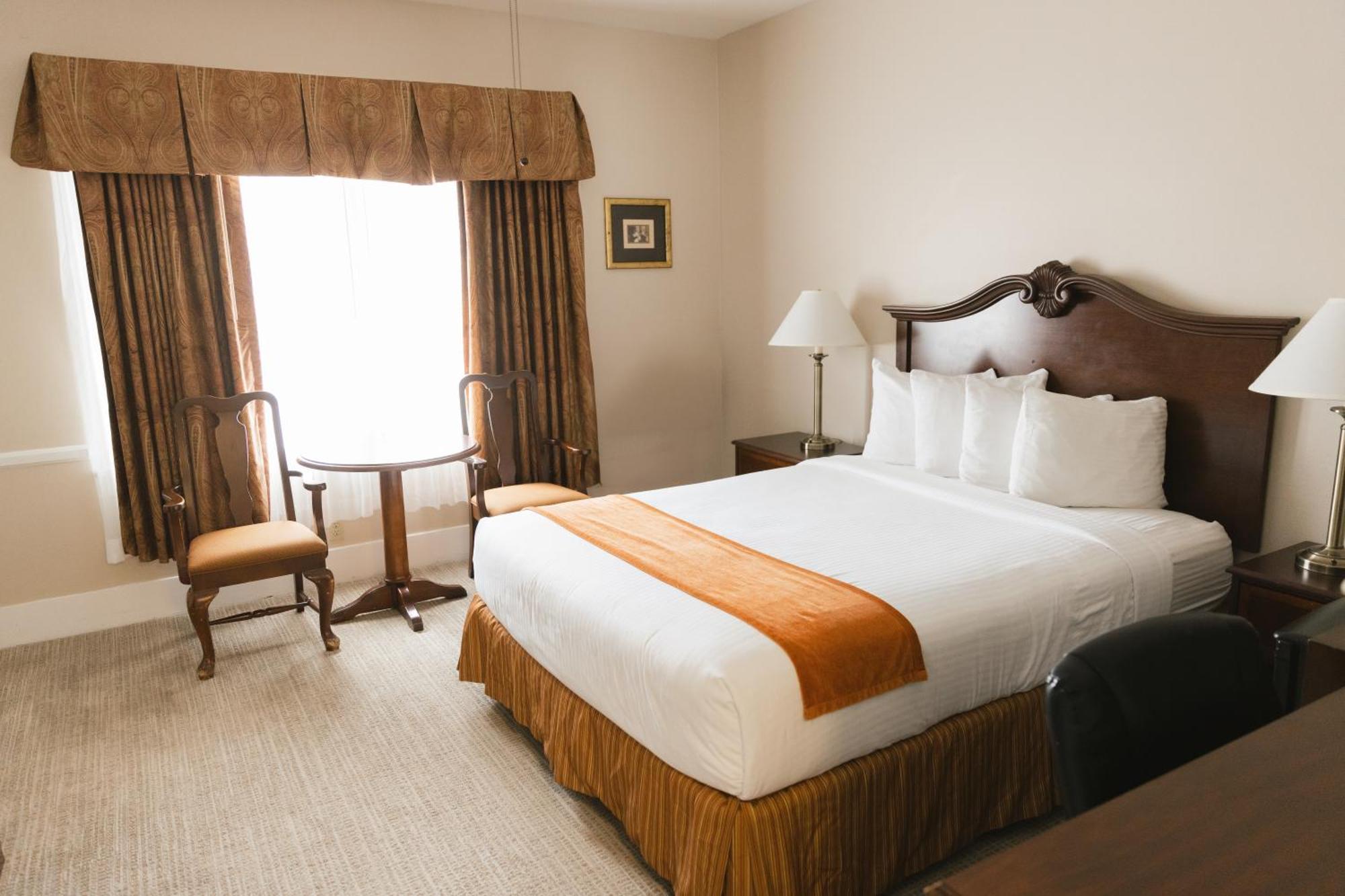 Queen Room,1695324357:JPEG